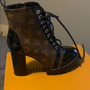 Size 37 (7) Louis Vuitton boots